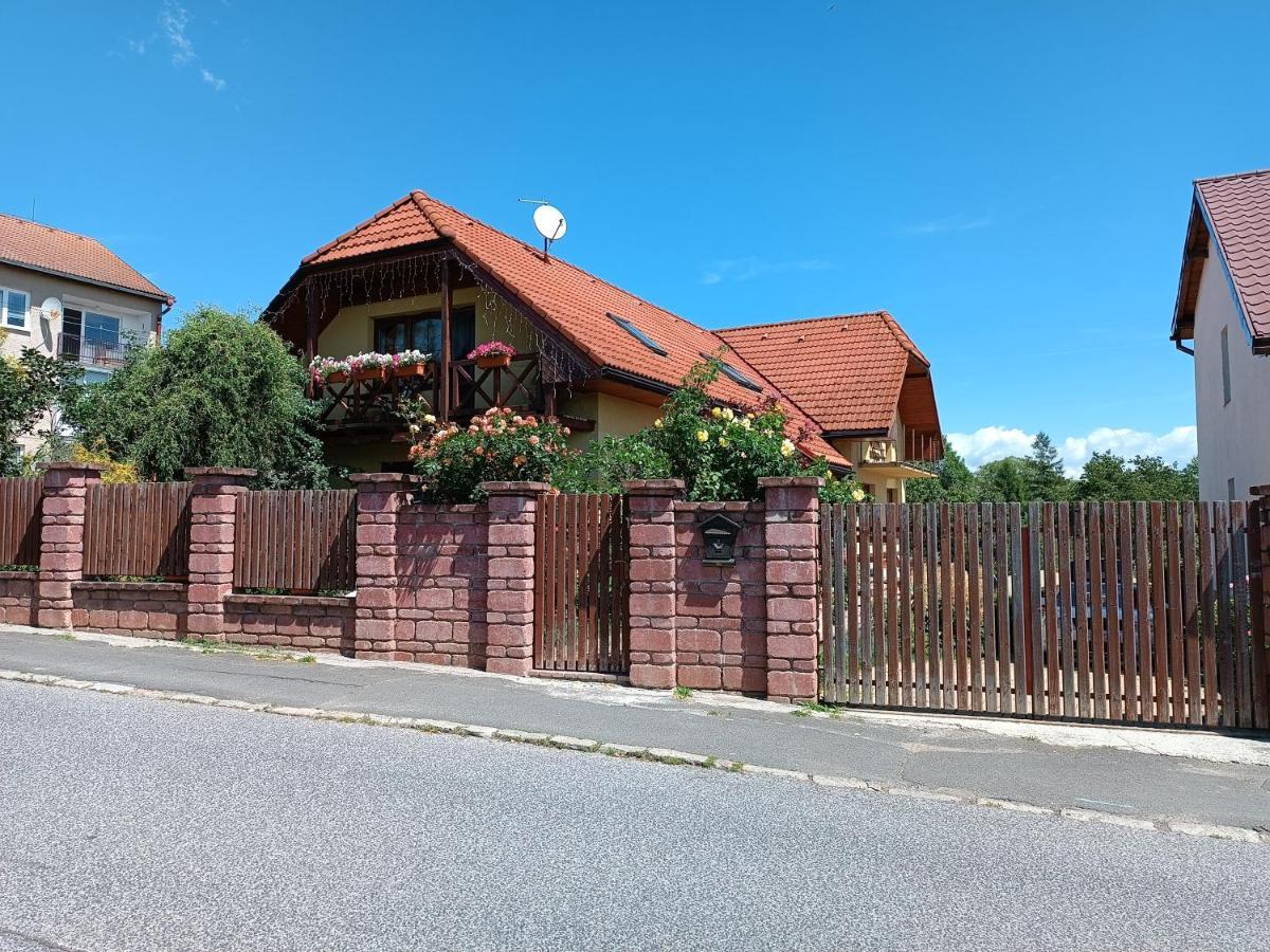 Privat Alma Nova Lesna Exterior foto