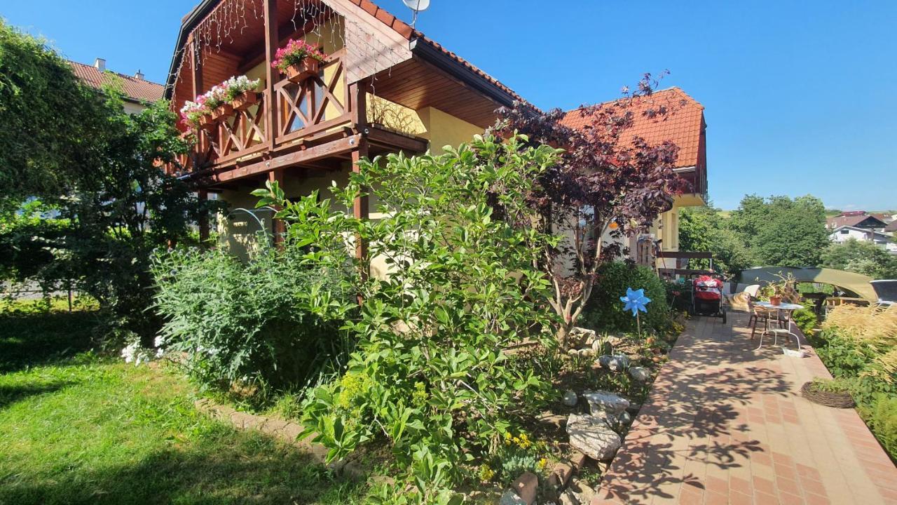 Privat Alma Nova Lesna Exterior foto
